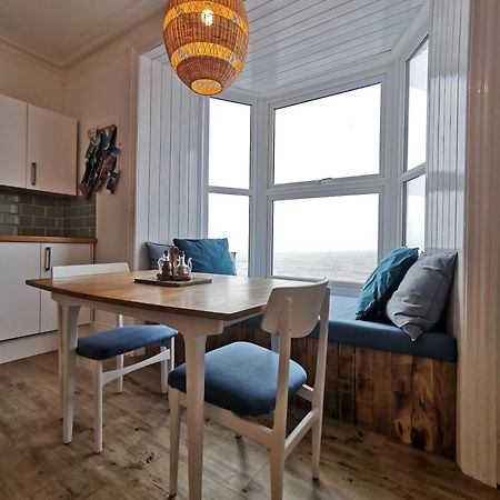 Lovely Seafront 2 Bed Flat In آبيريستويث المظهر الخارجي الصورة